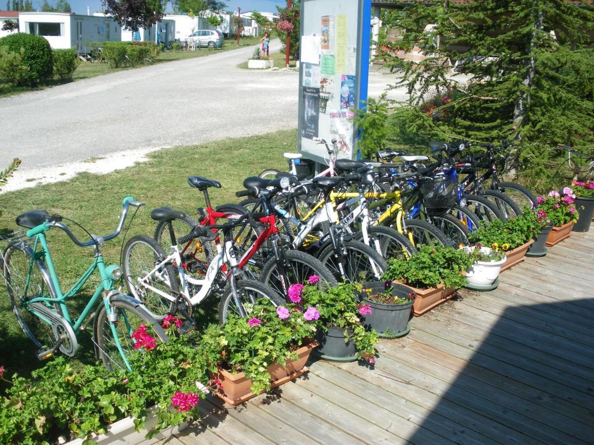 Camping Du Pontis Verteillac Eksteriør billede