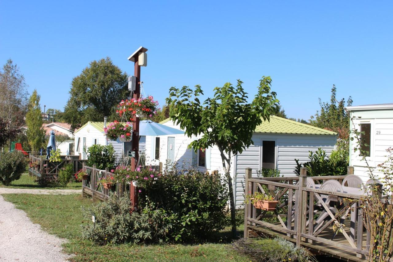 Camping Du Pontis Verteillac Eksteriør billede